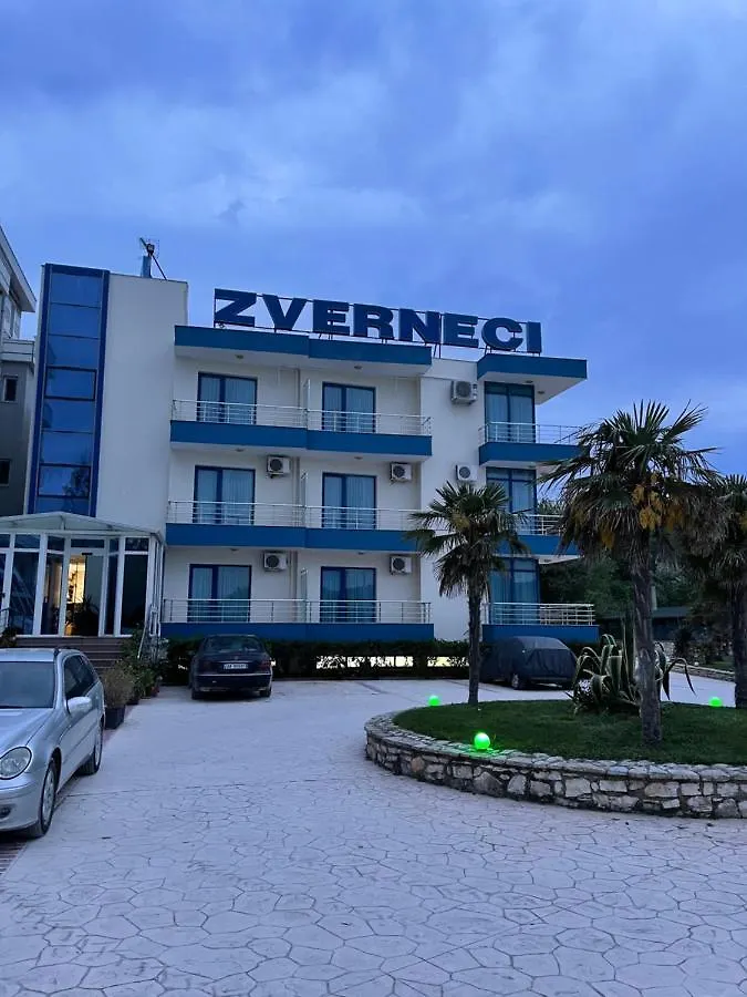 Hotel Zverneci 3*,