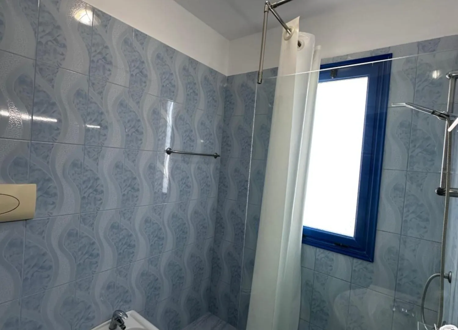 Hotel Zverneci 3*,  Αλβανία