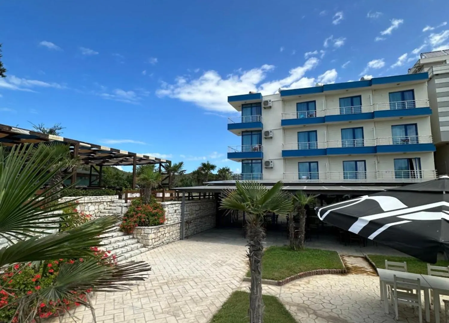 ***  Hotel Zverneci Αλβανία