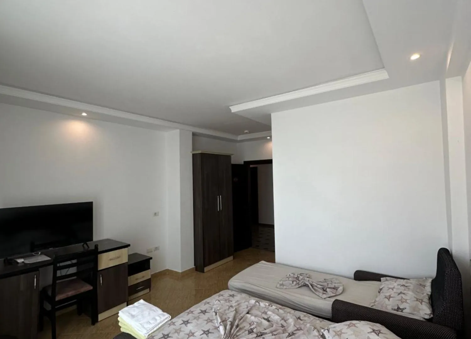 ***  Hotel Zverneci Αλβανία